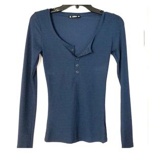 Crew neck long sleeve w/ snaps